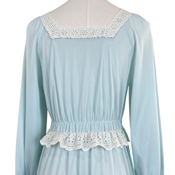Vintage 70s SEARS Pastel Blue Nylon Eyelet Lace Trim Maxi Nightgown Size S - Picture 13 of 15